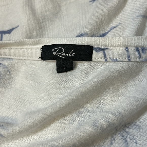 RAILS The Cara Vneck Blue Hawaii Tshirt Palm Tree White Blue Sz L - Picture 7 of 12